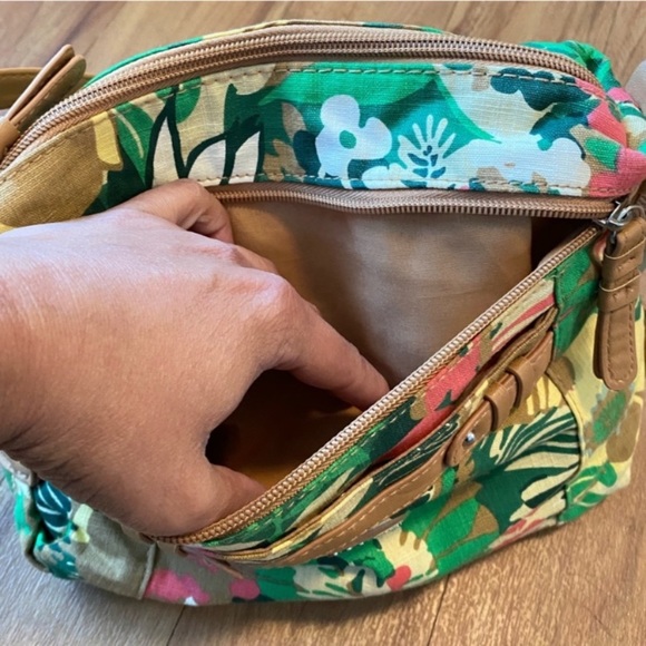 New Rosetti Green Yellow Tropical Bliss Triple Play Carly Mini Crossbody Bag - Picture 6 of 16